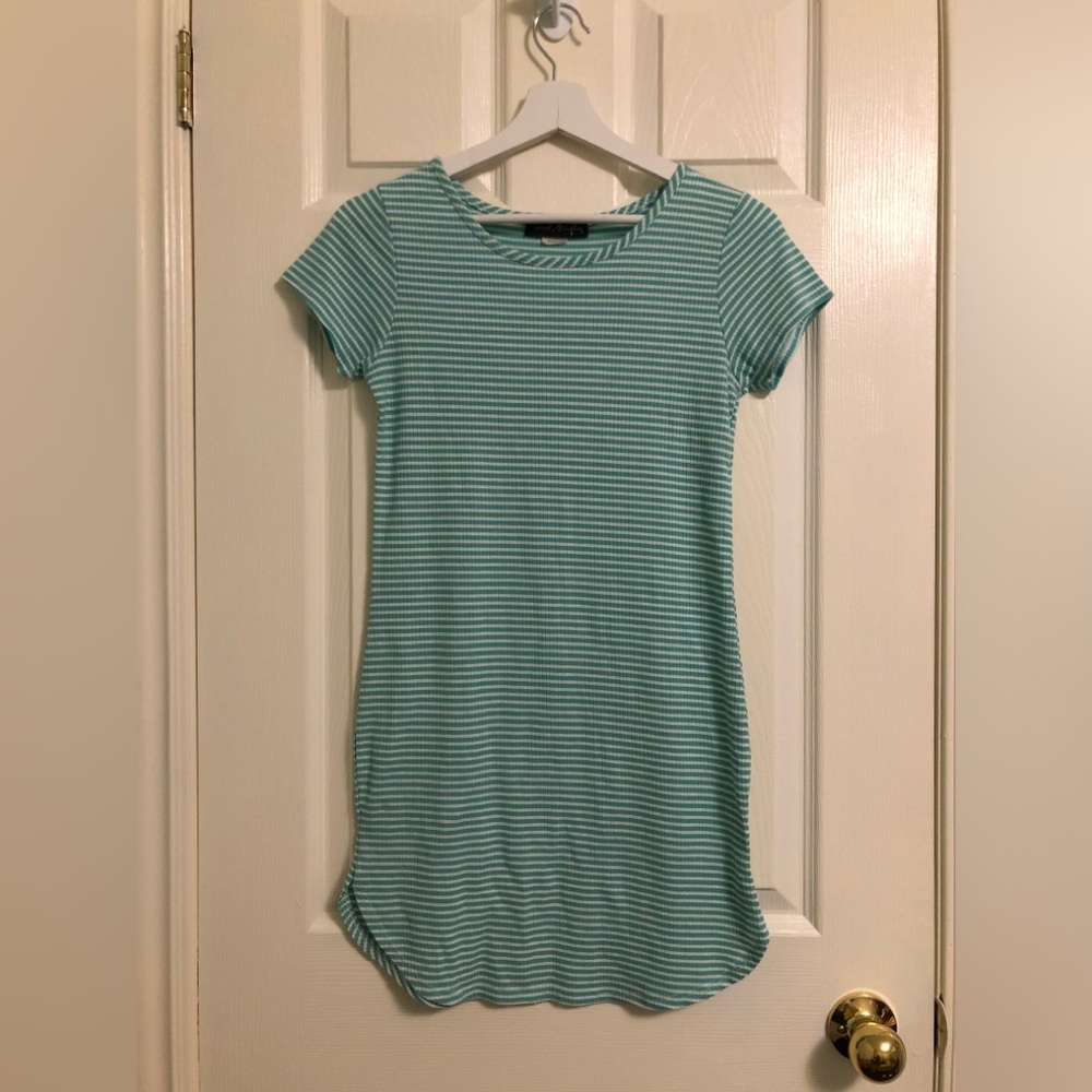 2/$10🌷Ribbed short-sleeve striped mini dress (S)